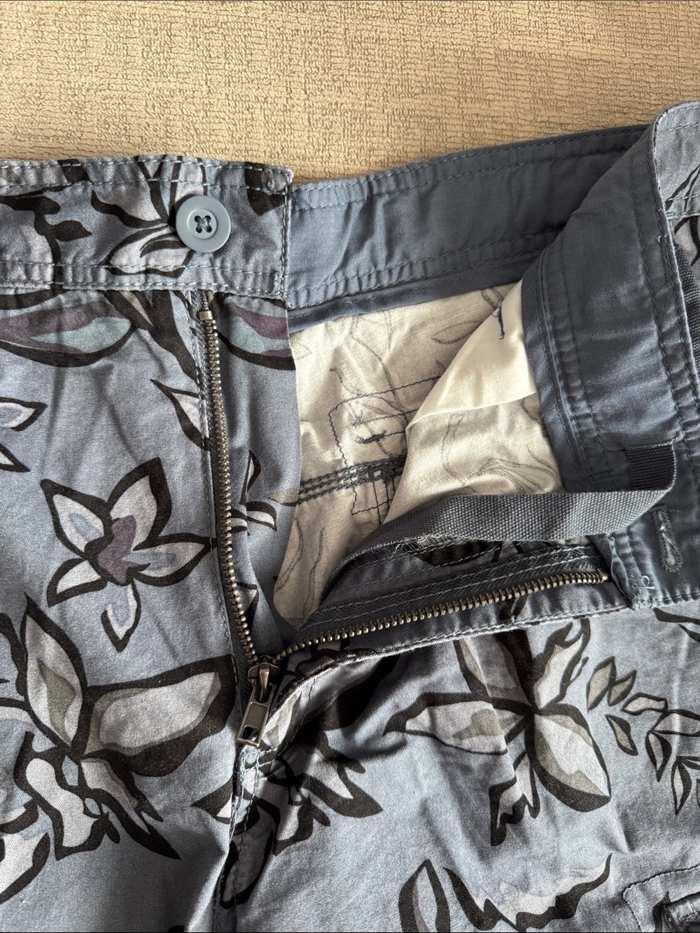 Faded Glory Blue and Gray Floral Cargo Shorts, Size:38 - Picture 3 of 7